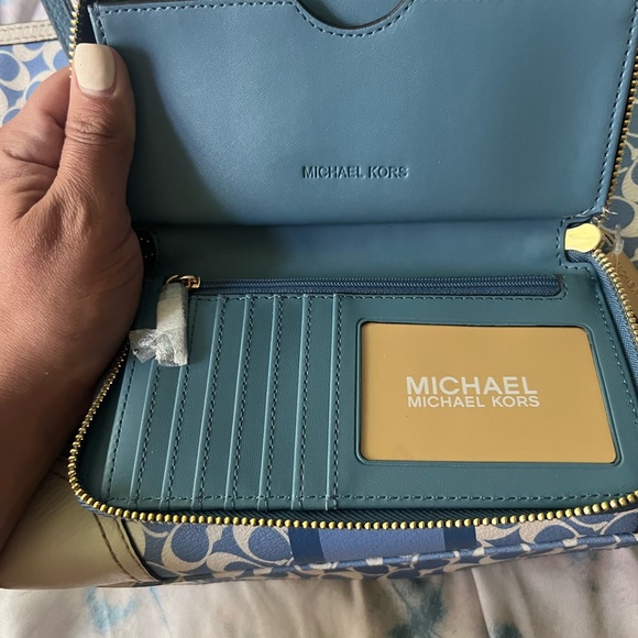 Coach blue & white shoulder bag(no longer available)with matching blue MK wallet - Picture 6 of 10